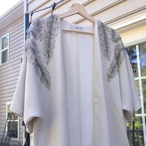 Mango Cape perfect for put on top of your shirt and give your look another style